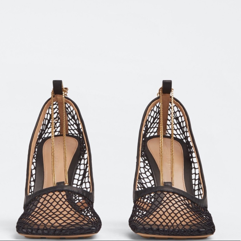 NWT Bottega Veneta Stretch Black Mesh Pumps With Gold Chain